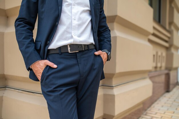 Lightweight formal trousers for men